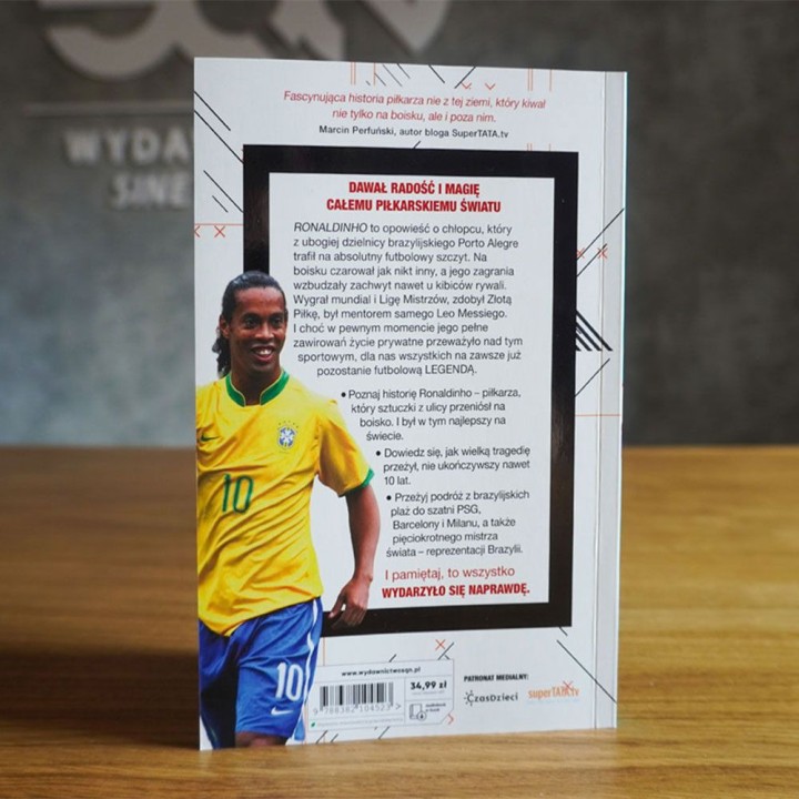 Okładka książki Ronaldinho. Czarodziej piłki nożnej w księgarni sportowej Labotiga