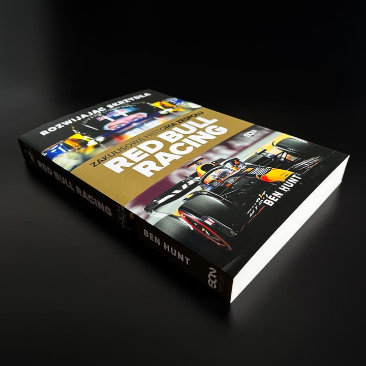 Rozwijając skrzydła. Zakulisowa historia zespołu Red Bull Racing