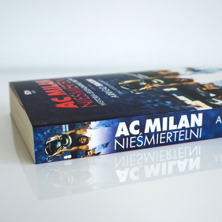 Zdjęcie książki AC Milan. Nieśmiertelni. Historia legendarnej drużyny w księgarni sportowej Labotiga