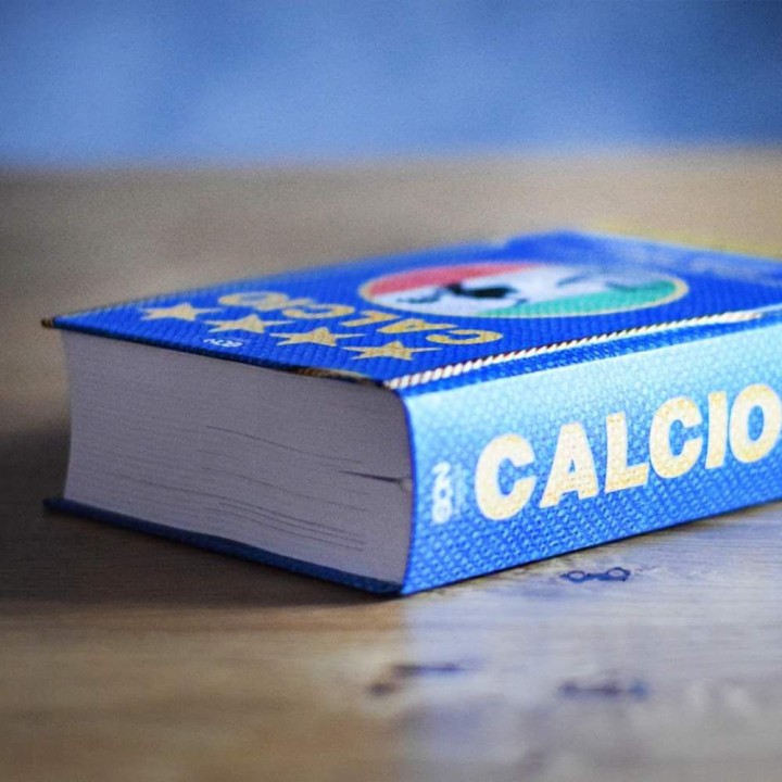 Okładka książki Calcio. Historia włoskiego futbolu w księgarni sportowej Labotiga 